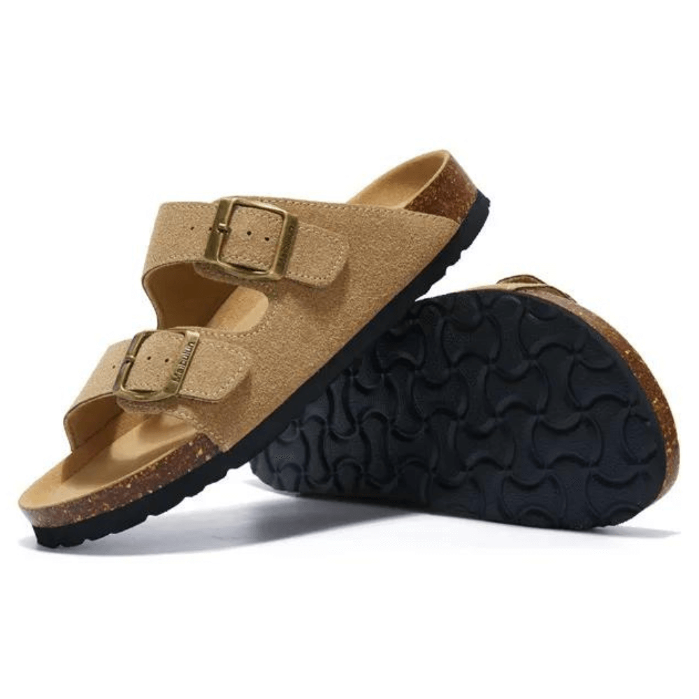 Sandália Birken Maibulun. Estilo, leveza, conforto e classe. Produto de altíssima qualidade, ótima para o verão, para passear, trabalhar, para o dia e para a noite. Feita de camurça na cor marrom claro.