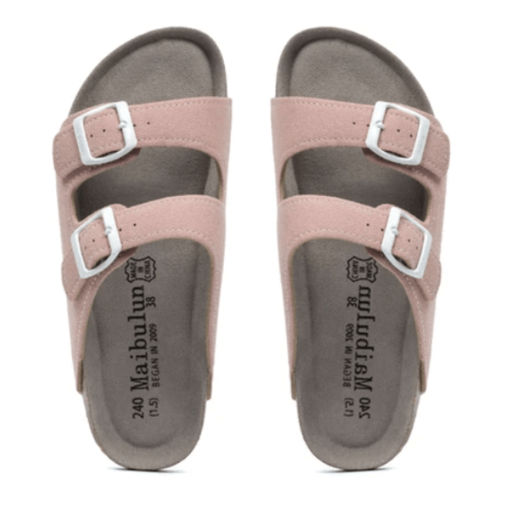 Sandália Birken Camurça, conforto excepcional com design europeu, unindo elegância atemporal e leveza. Perfeita para um estilo sofisticado e moderno.